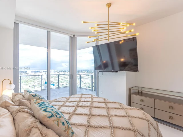 851 NE 1st Ave # 4008, Miami FL 33132