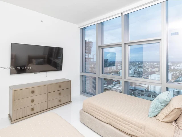 851 NE 1st Ave # 4008, Miami FL 33132