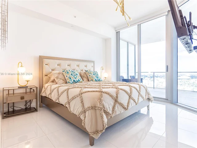 851 NE 1st Ave # 4008, Miami FL 33132