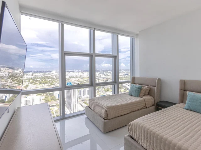 851 NE 1st Ave # 4008, Miami FL 33132