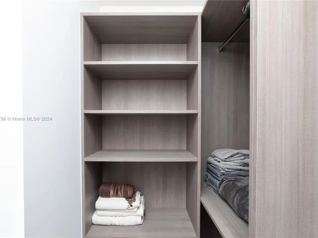 851 NE 1st Ave # 4008, Miami FL 33132