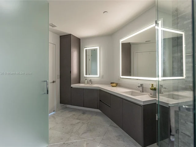 851 NE 1st Ave # 4008, Miami FL 33132