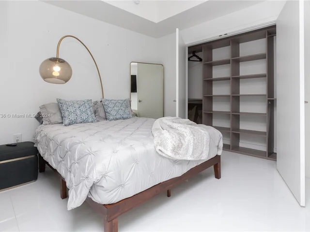 851 NE 1st Ave # 4008, Miami FL 33132