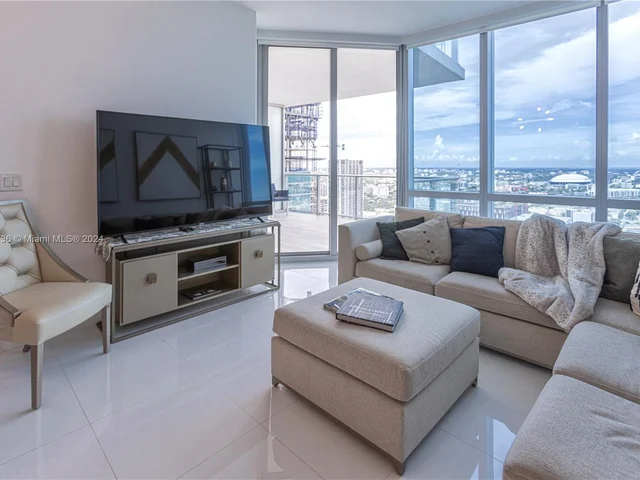 851 NE 1st Ave # 4008, Miami FL 33132