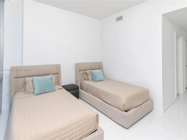 851 NE 1st Ave # 4008, Miami FL 33132