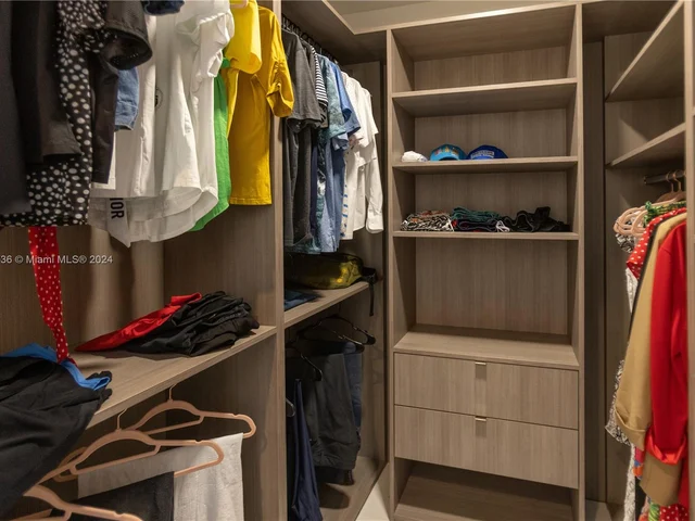 851 NE 1st Ave # 4008, Miami FL 33132