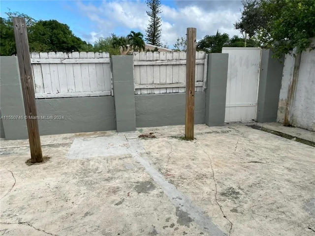 21478 NW 40th Cir Ct, Miami Gardens FL 33055