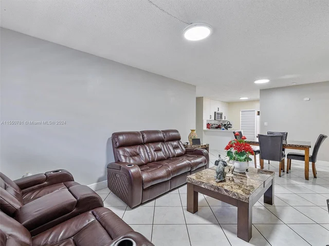 2505 W 76th St # 109, Hialeah FL 33016