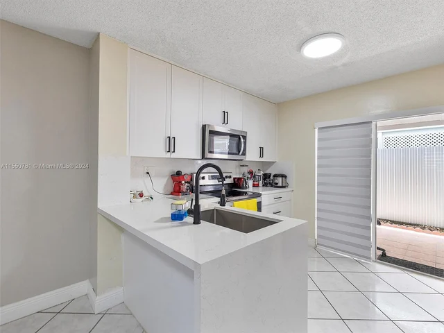 2505 W 76th St # 109, Hialeah FL 33016