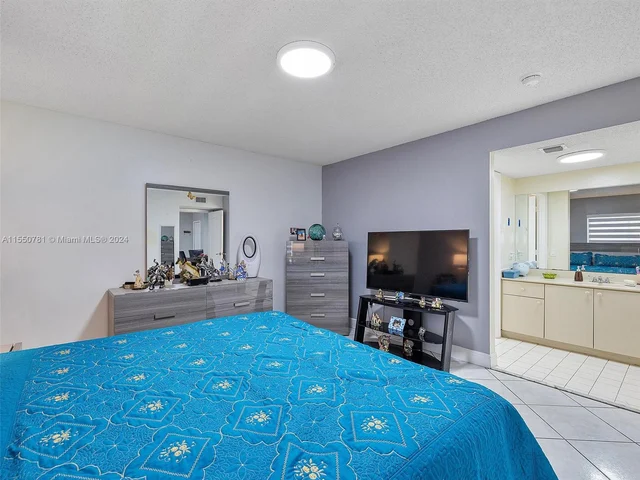 2505 W 76th St # 109, Hialeah FL 33016