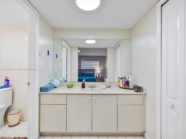 2505 W 76th St # 109, Hialeah FL 33016