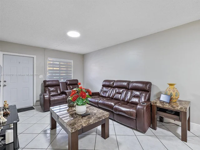 2505 W 76th St # 109, Hialeah FL 33016