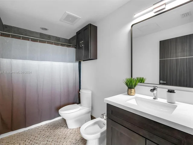 3029 NE 188th St # 819, Aventura FL 33180