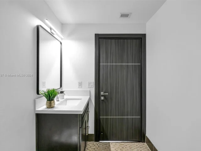 3029 NE 188th St # 819, Aventura FL 33180