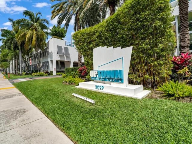 3029 NE 188th St # 819, Aventura FL 33180