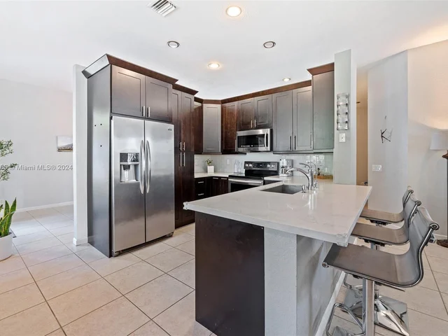 1737 Aspen Ln, Weston FL 33327