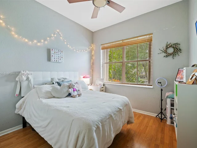 1737 Aspen Ln, Weston FL 33327