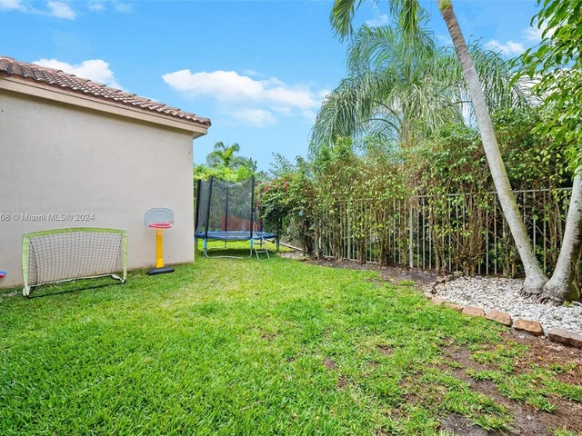 1737 Aspen Ln, Weston FL 33327