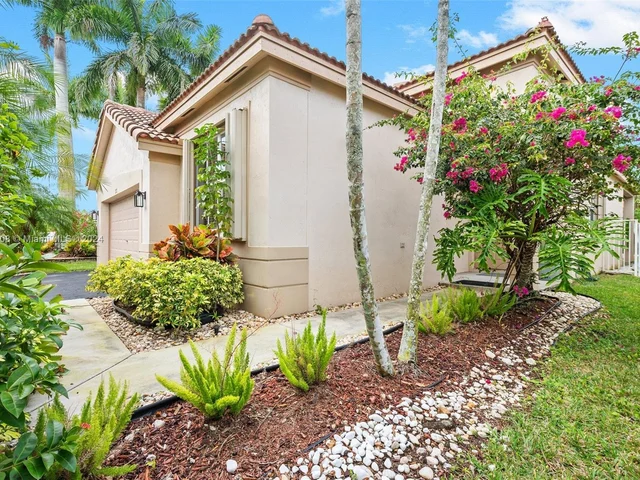 1737 Aspen Ln, Weston FL 33327