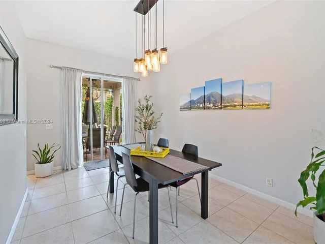 1737 Aspen Ln, Weston FL 33327