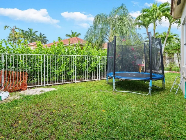 1737 Aspen Ln, Weston FL 33327