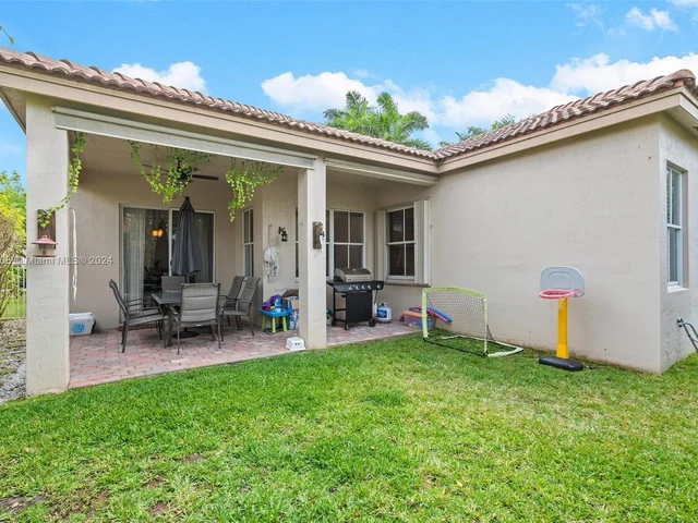 1737 Aspen Ln, Weston FL 33327