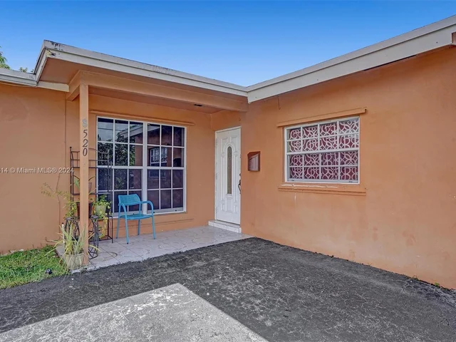 8520 NW 24th Pl, Sunrise FL 33322