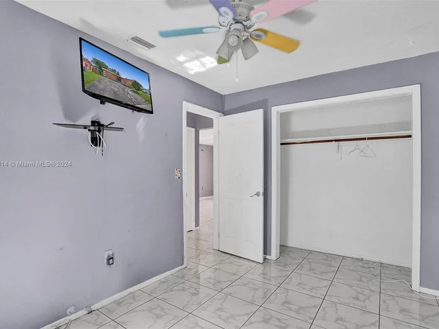 8520 NW 24th Pl, Sunrise FL 33322