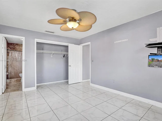 8520 NW 24th Pl, Sunrise FL 33322