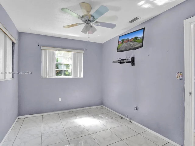 8520 NW 24th Pl, Sunrise FL 33322