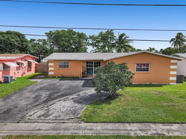 8520 NW 24th Pl, Sunrise FL 33322