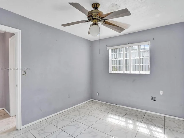 8520 NW 24th Pl, Sunrise FL 33322