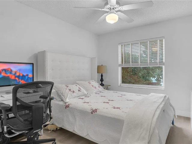 2048 NW 164th Ave, Pembroke Pines FL 33028