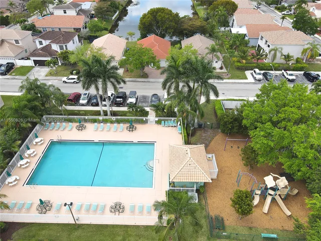 2048 NW 164th Ave, Pembroke Pines FL 33028