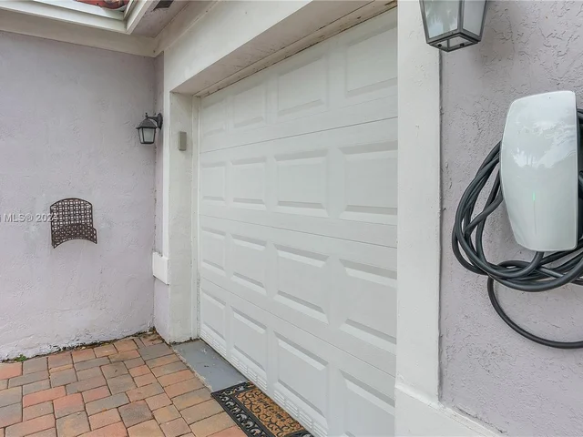 2048 NW 164th Ave, Pembroke Pines FL 33028