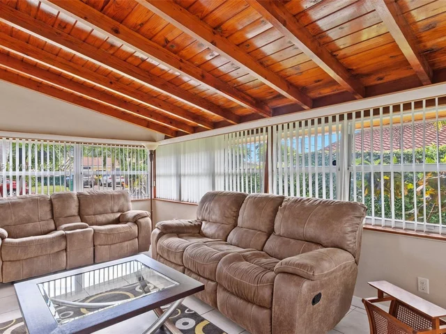 21120 NE 24th Ct, Miami FL 33180