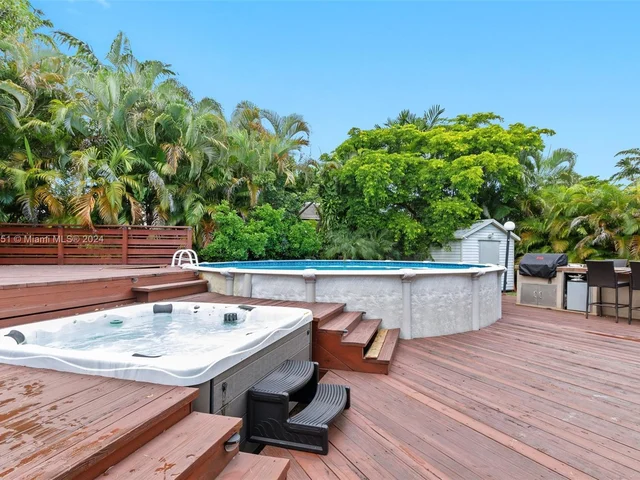 21120 NE 24th Ct, Miami FL 33180