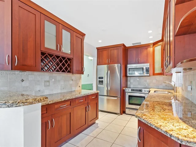 21120 NE 24th Ct, Miami FL 33180