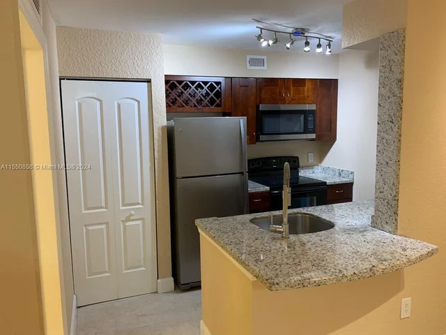 2861 N Oakland Forest Dr # 201, Oakland Park FL 33309