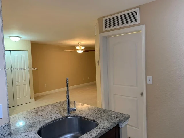 2861 N Oakland Forest Dr # 201, Oakland Park FL 33309