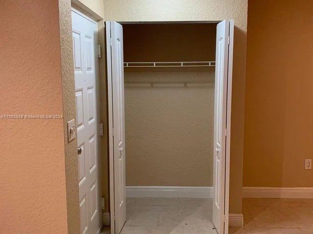 2861 N Oakland Forest Dr # 201, Oakland Park FL 33309