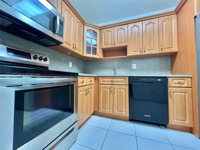 7829 Miller Dr # B202, Miami FL 33155