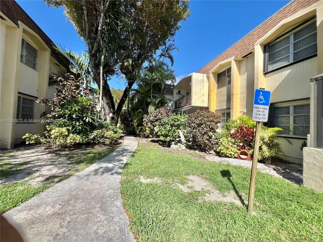7829 Miller Dr # B202, Miami FL 33155
