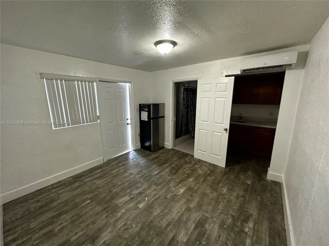 1064 NW 103rd St # 1066, Miami FL 33150