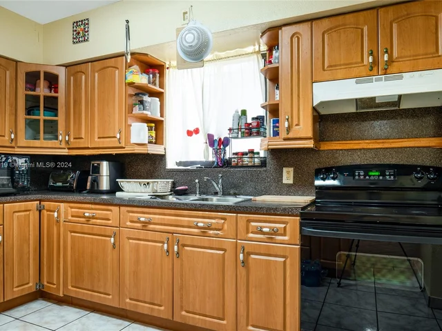 1160 NW 120th St, North Miami FL 33168