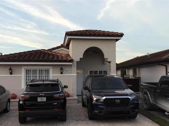 3149 W 68th Pl, Hialeah FL 33018