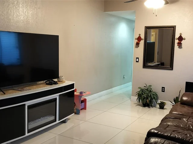3149 W 68th Pl, Hialeah FL 33018
