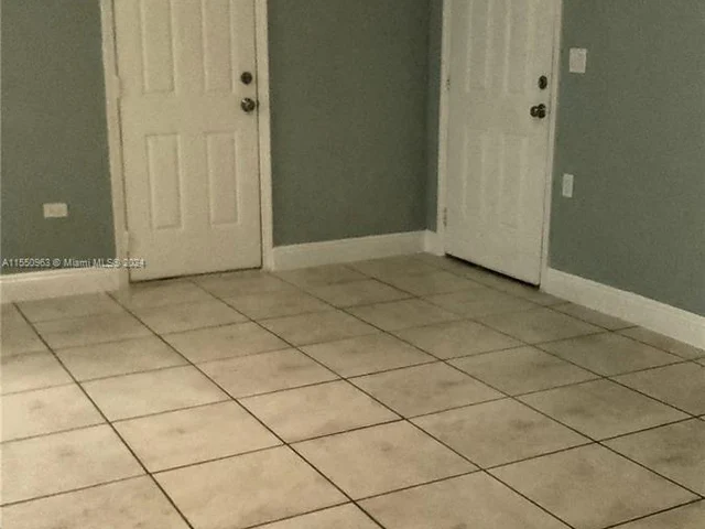 2422 NW 87th St, Miami FL 33147