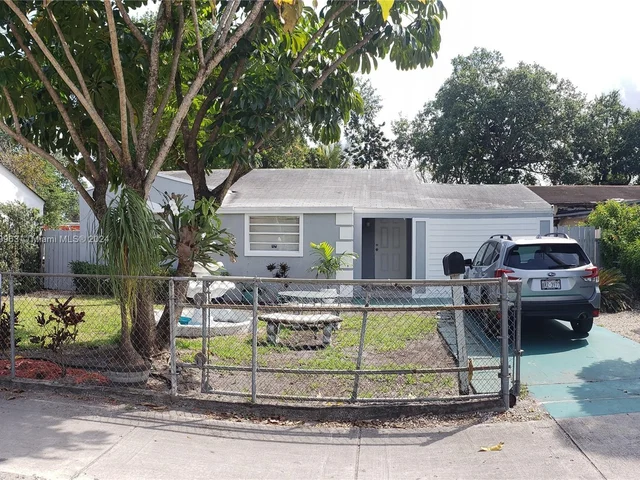 2422 NW 87th St, Miami FL 33147