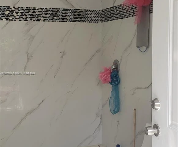 2422 NW 87th St, Miami FL 33147